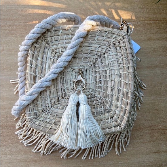 Boho Chic Square  Fringe Handwoven Shoulder Bag - Boho Chic Summer Shoulder Bag - Picture 3 of 6